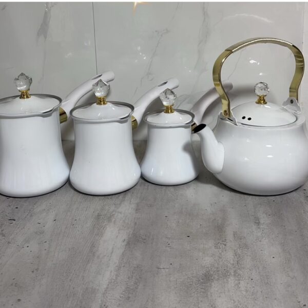 קומקומי קפה בשלושה גדלים