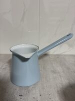 ⁦קומקום אמייל בגודל בינוני – 0.7 ליטר⁩ – תמונה ⁦3⁩