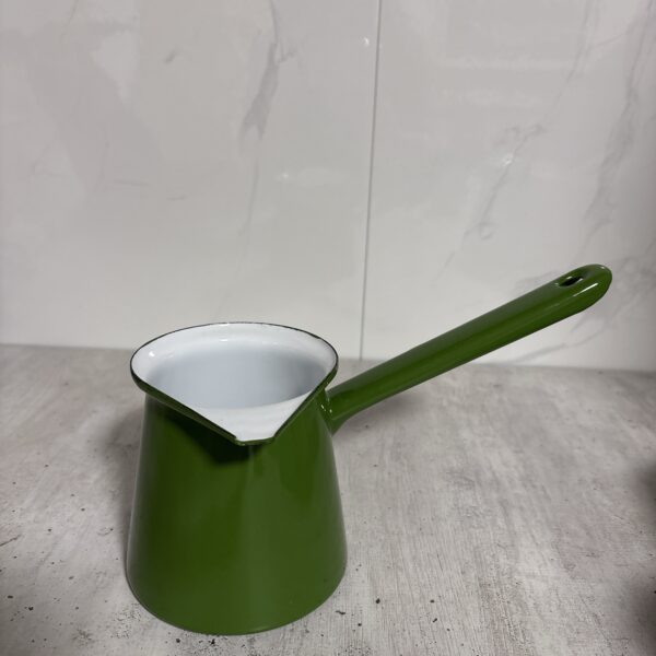 קומקום אמייל בגודל בינוני – 0.7 ליטר